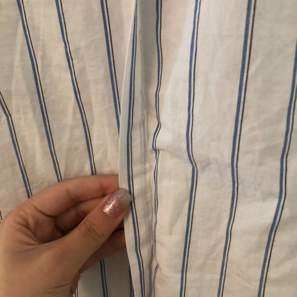 ☆H&M oversized blue and white striped button up☆ - Picture 6 of 6
